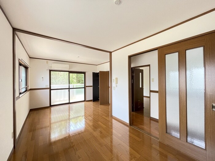 厚木国際飯山レジデンスＣ棟の物件内観写真