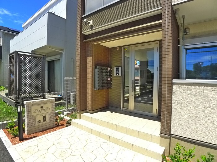 ラ　ラ　トマートＢの物件外観写真