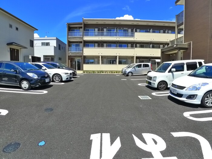 ラ　ラ　トマートＢの物件外観写真