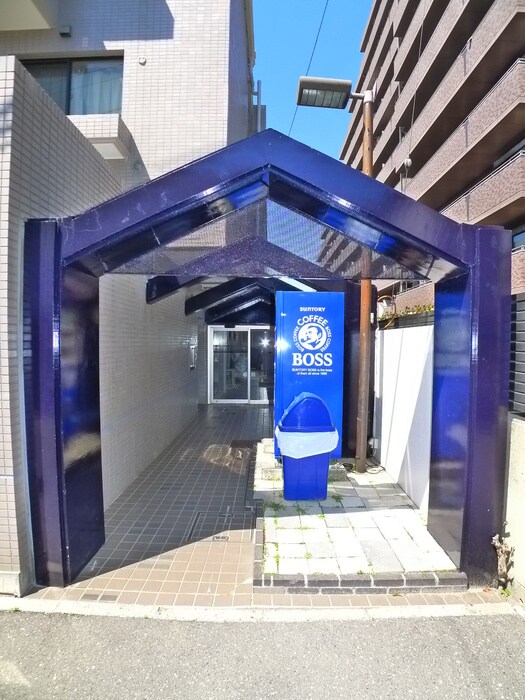 リズ市川平田の物件外観写真