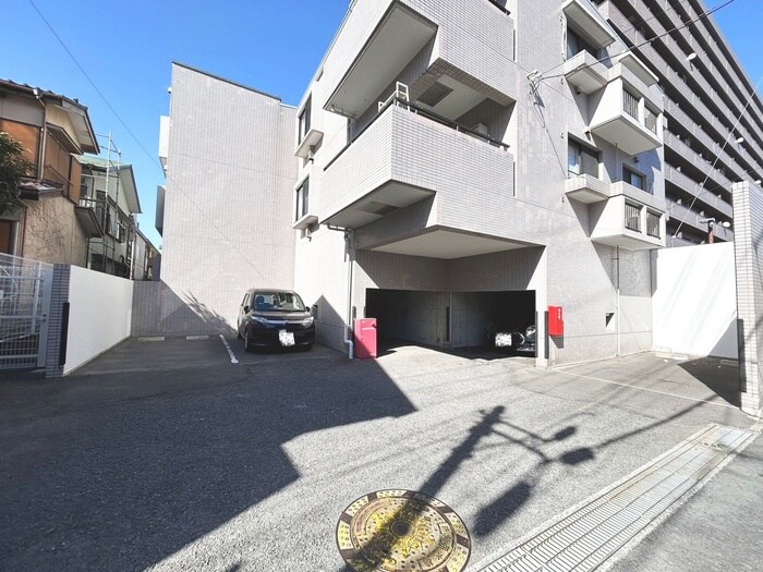 リズ市川平田の物件外観写真