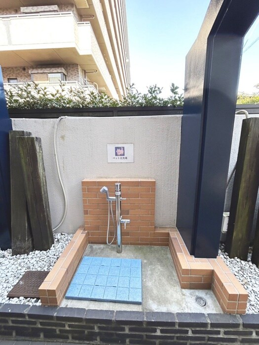 リズ市川平田の物件外観写真