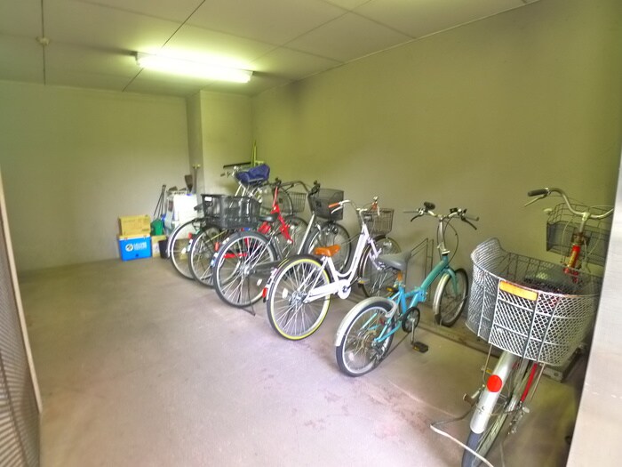 リズ市川平田の物件外観写真