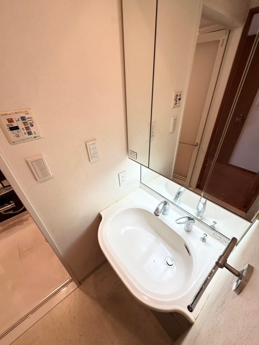 日神ﾃﾞｭｵｽﾃｰｼﾞ新宿外苑東通(301)の物件内観写真