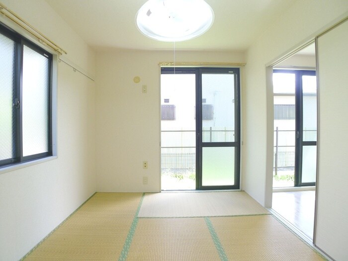 メゾン菊富士Ａの物件内観写真