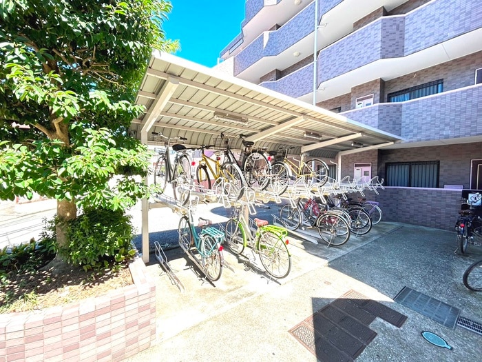 フェリースいずみ中央の物件外観写真