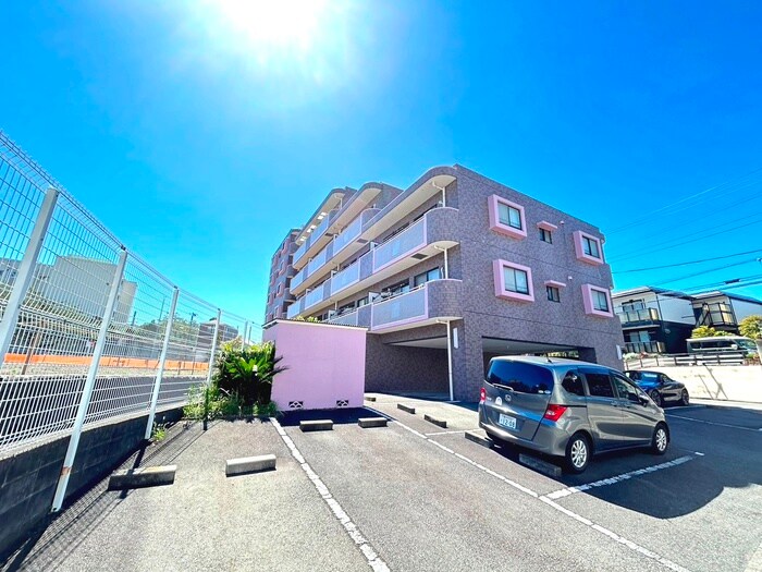 フェリースいずみ中央の物件外観写真