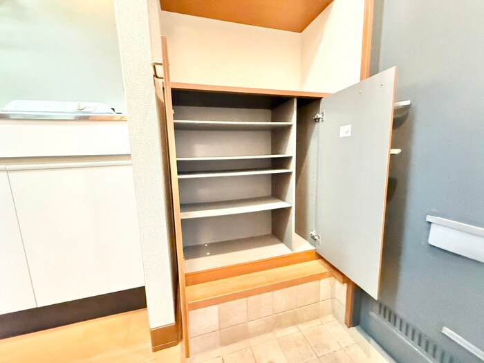 ウエストアリ－ナの物件内観写真