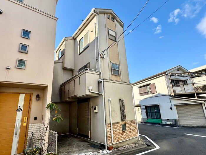 朝日町戸建の物件外観写真