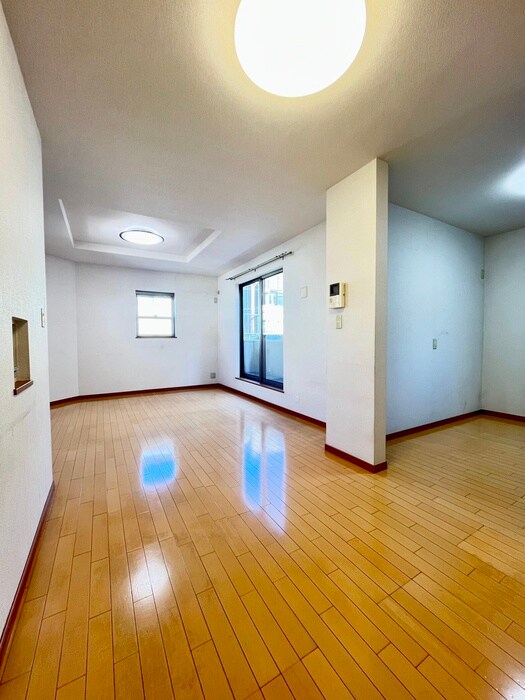 朝日町戸建の物件内観写真