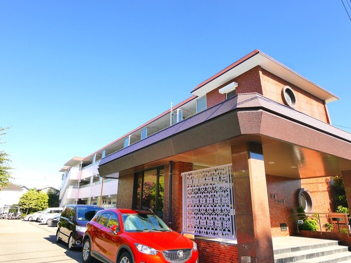 清水マンション　1号棟の物件外観写真