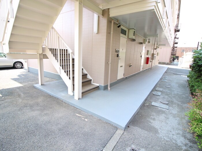 日興狛江マンション２の物件外観写真