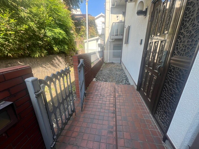 青木地所貸家の物件外観写真