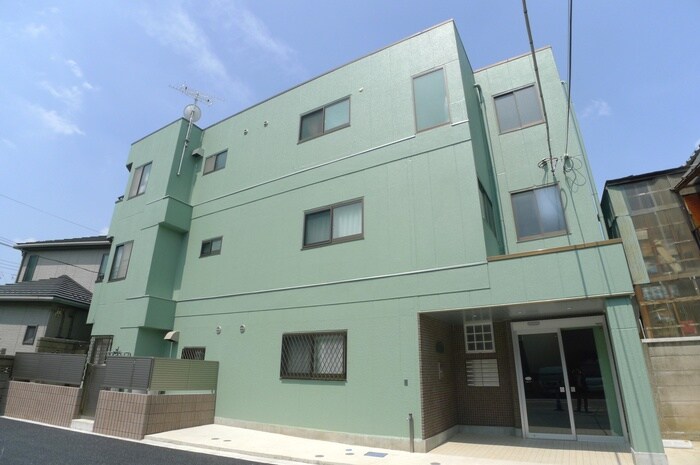 ロイヤルハイツ新曽の物件外観写真