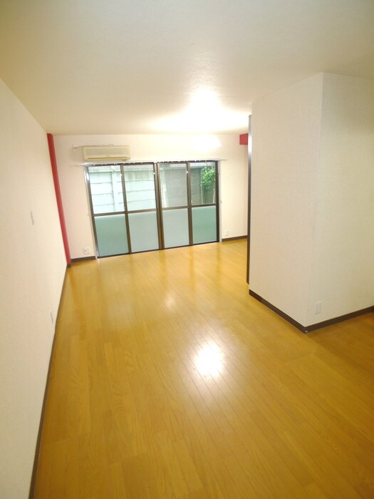 ロイヤルハイツ新曽の物件内観写真