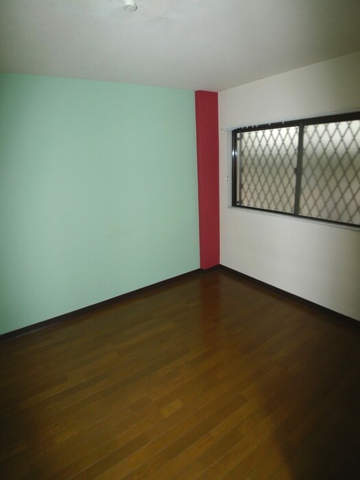 ロイヤルハイツ新曽の物件内観写真