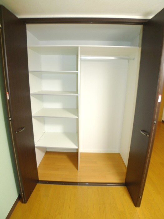 ロイヤルハイツ新曽の物件内観写真