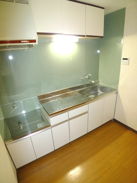 ロイヤルハイツ新曽の物件内観写真