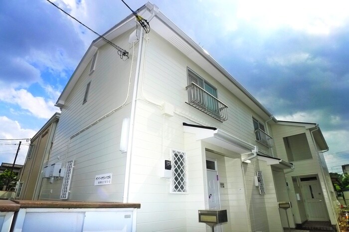 ホワイトタウンハウスの物件外観写真