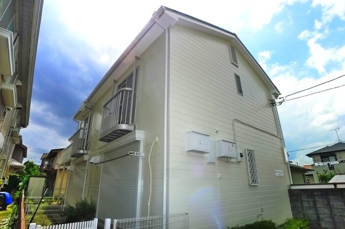 ホワイトタウンハウスの物件外観写真