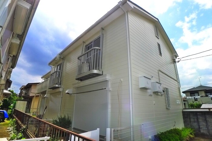 ホワイトタウンハウスの物件外観写真