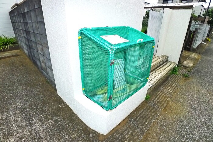 ホワイトタウンハウスの物件外観写真