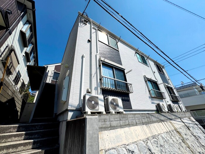 バーンサヌーク杉田の物件外観写真