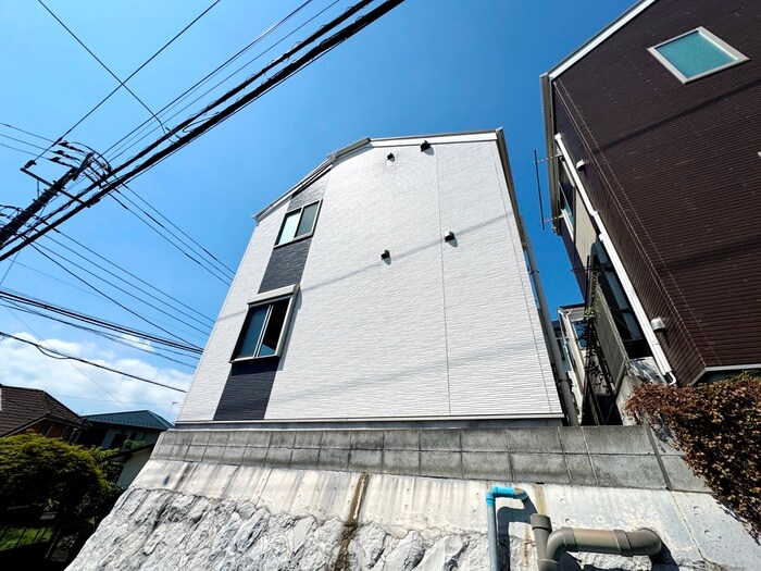 バーンサヌーク杉田の物件外観写真