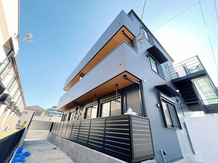 Ｃｅｌｅｓｔｅ　ＰＲＡＮＥの物件外観写真