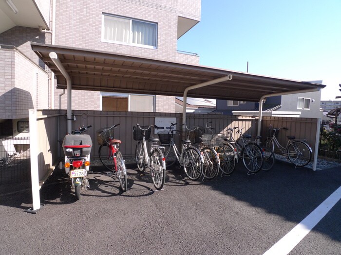 ストニッシュ中山の物件外観写真