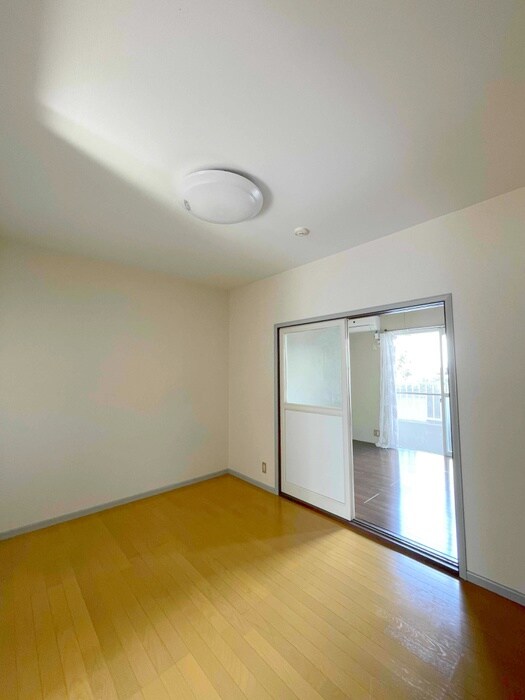 ロイヤルハイツD棟の物件内観写真