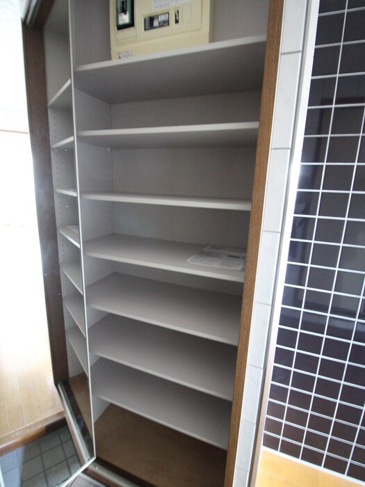 セシーズイシイ18の物件内観写真