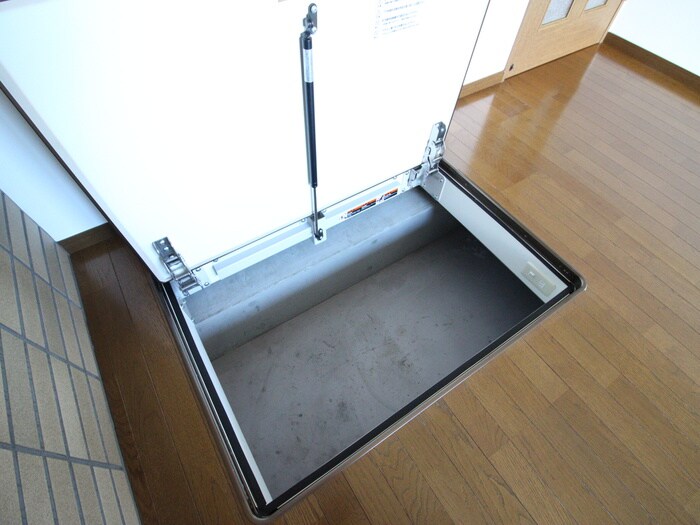 セシーズイシイ18の物件内観写真