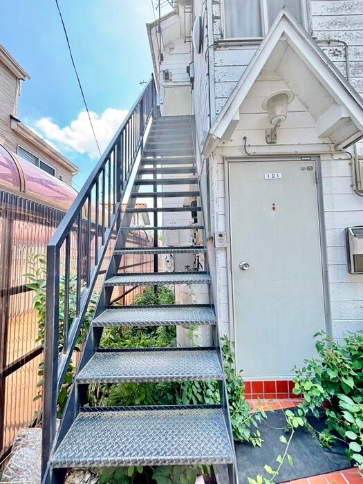 ホワイトハウス日野の物件外観写真