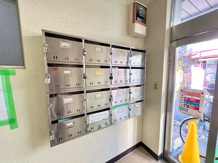 内田マンションの物件外観写真