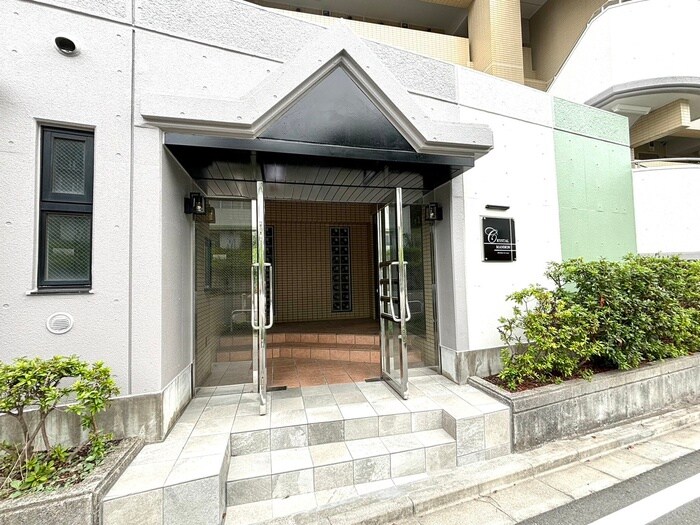 クリスタルマンションの物件外観写真