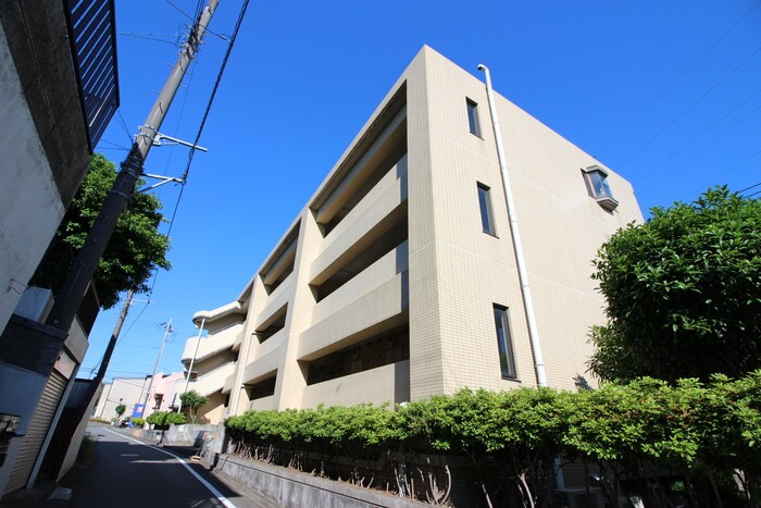 クリスタルマンションの物件外観写真