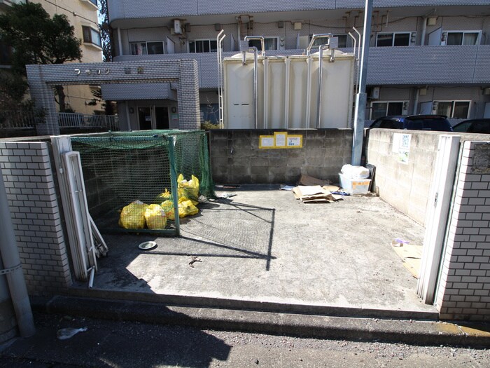 フラッツ東湘の物件外観写真