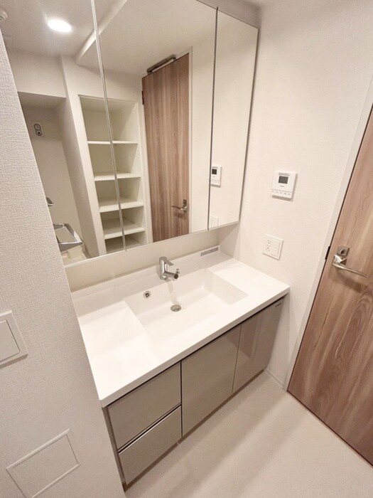 リーフシティ市川ザレジデンスの物件内観写真