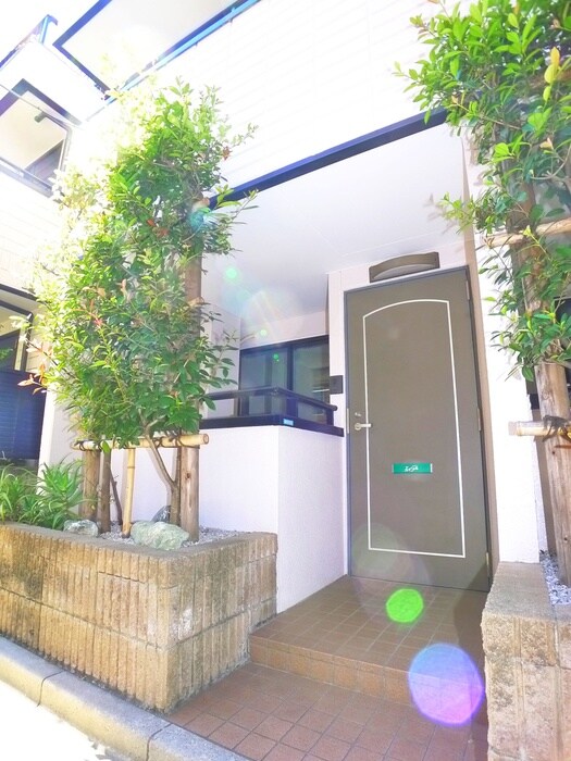 スモ－ルパ－シモンの物件外観写真