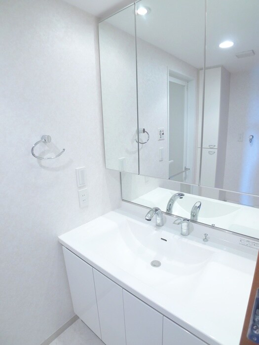 ＩＮＳＵＲＡＮＣＥＢＬＤＧ．Ⅷの物件内観写真