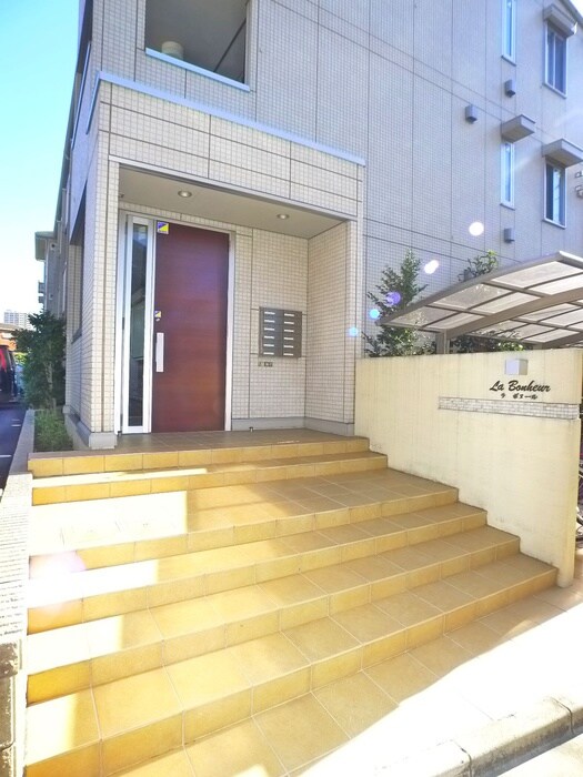 ラ・ボヌールの物件外観写真