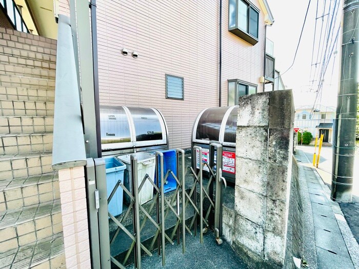 アベニ－ル百合丘の物件外観写真
