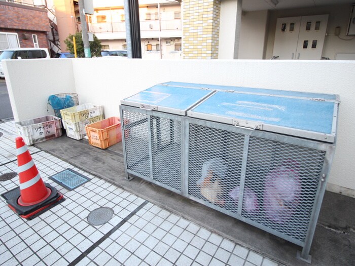 オランダ弐番館の物件外観写真