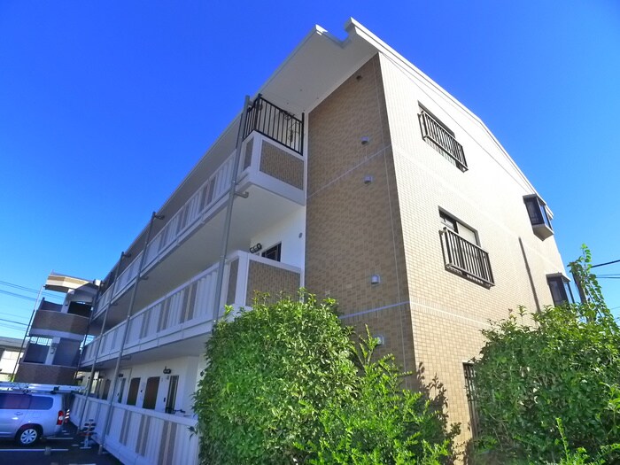 フルーエント芝山の物件外観写真