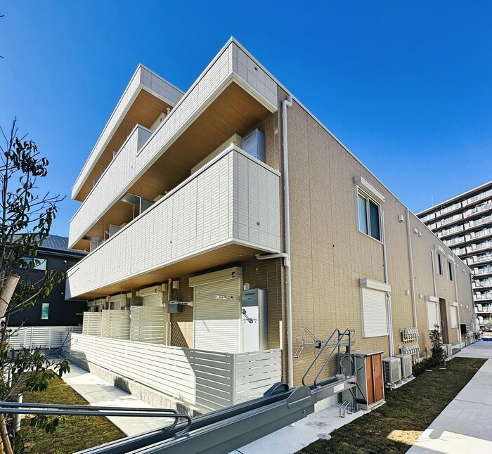 グラナーデ東伊興の物件外観写真