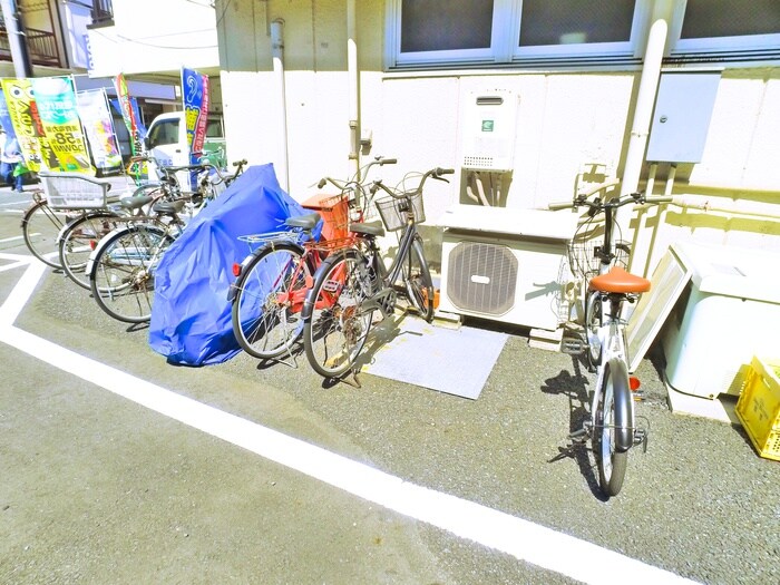 本郷ビルの物件外観写真