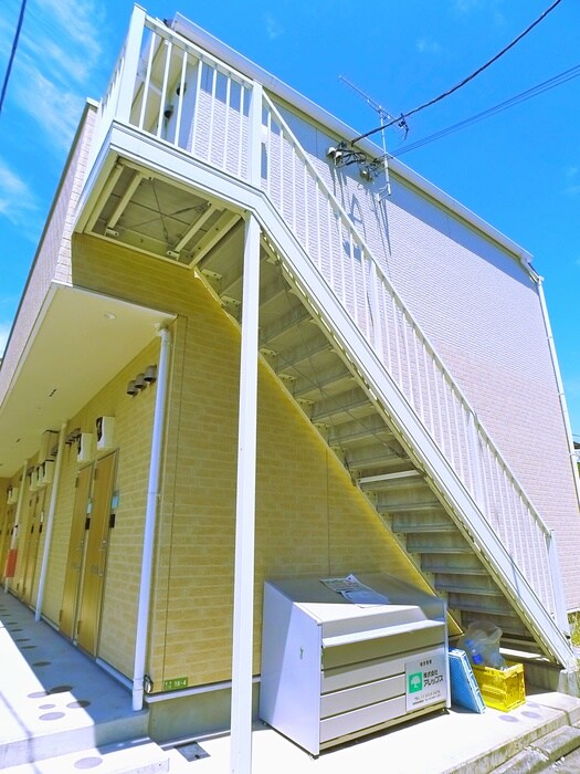 ビバリーヒルズウメジマの物件外観写真