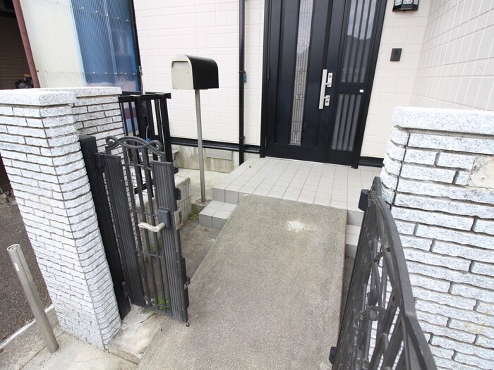 青山天口貸家の物件外観写真