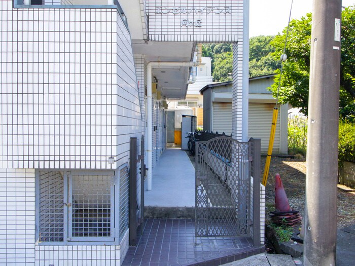 クロノス向ヶ丘の物件外観写真